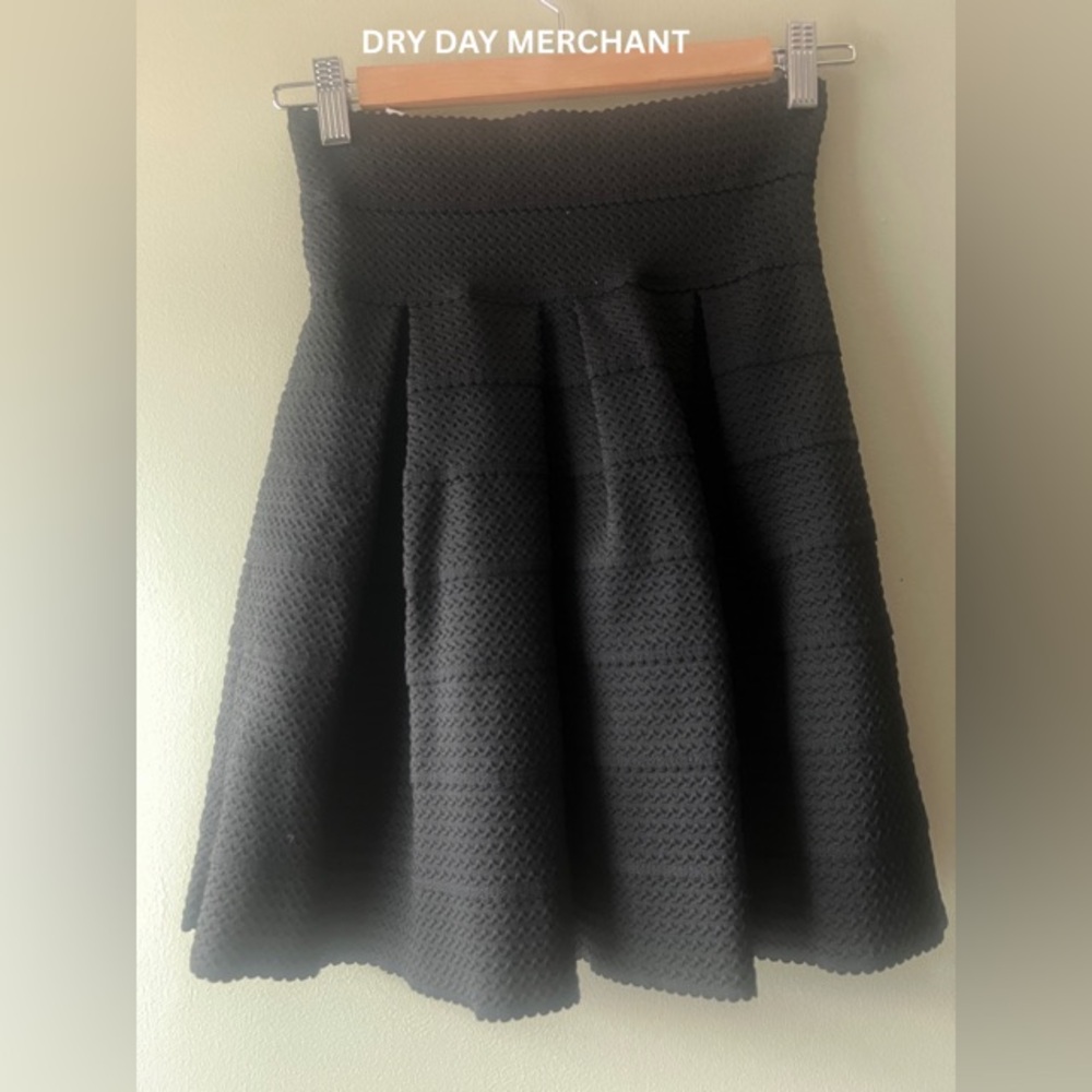 H&M Black Stretch A-Line Skirt Size XS NWT